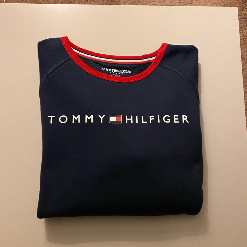 ❤️ NWT Tommy Hilfiger women’s sweatshirt❤️